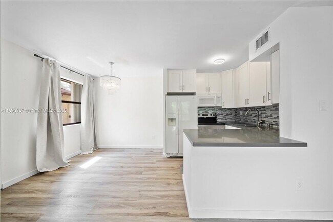 Building Photo - 485 NW 210th St