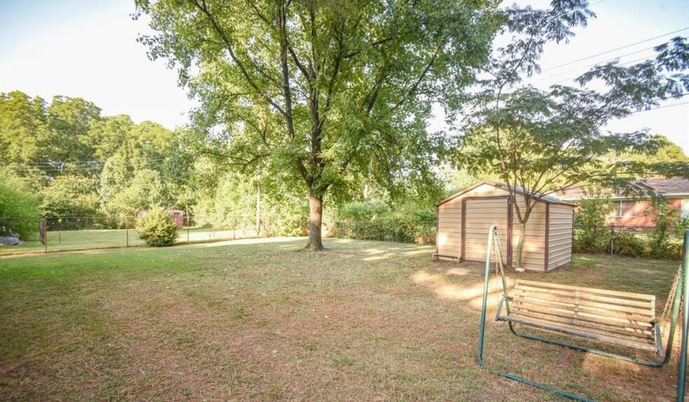 Building Photo - 2122 Sun Cir