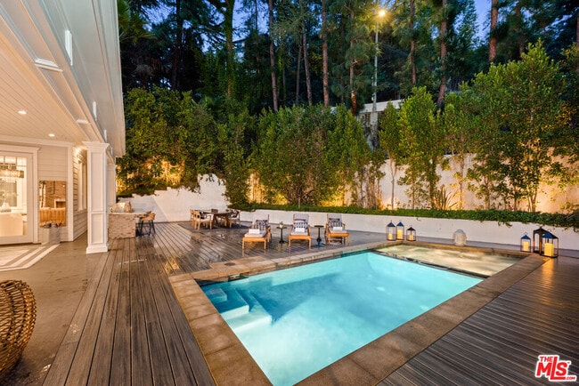 Building Photo - 1836 Laurel Canyon Blvd