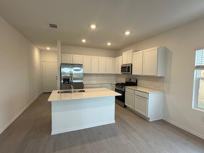 Building Photo - 109 Imola St