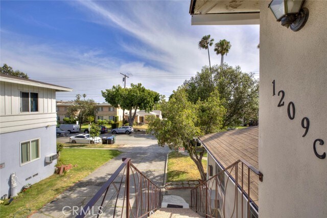 Building Photo - 1209 E Lexington Dr