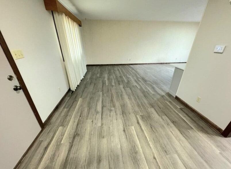 Building Photo - 1911 Glendale Rd