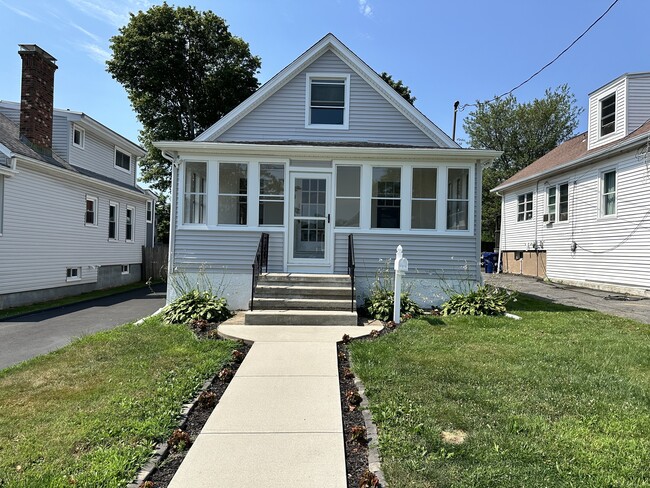 Primary Photo - 128 Grove Pl