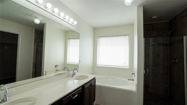 Building Photo - 3124 Creekside Dr