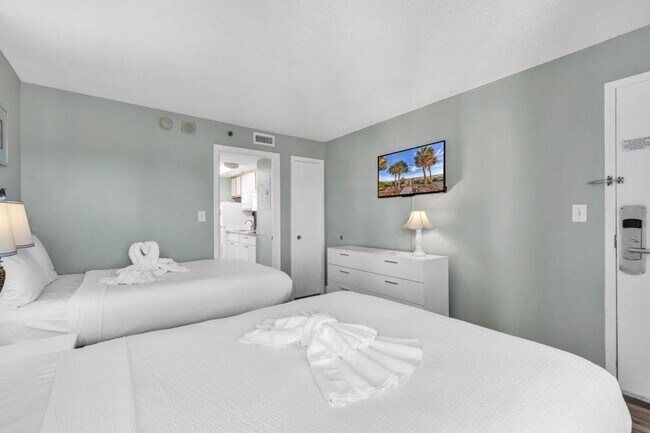 Building Photo - 647 N Creekside Dr