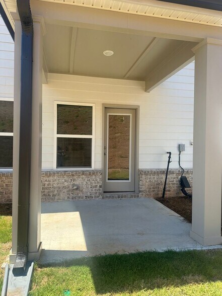 Building Photo - 3645 Shore Wood Ave