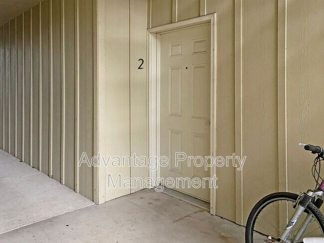 Building Photo - 515 N Catron Pl