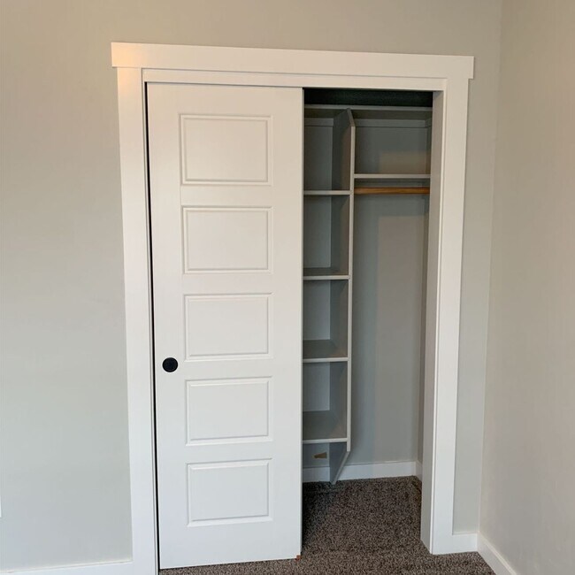 Building Photo - Pet Friendly Caldwell Home!