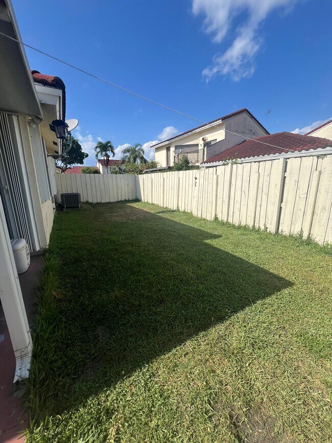 Building Photo - 3004 San Remo Cir