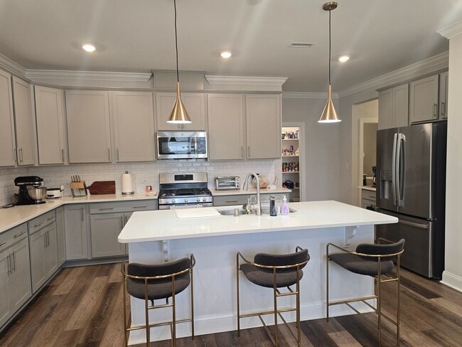 Building Photo - The Perfect Resort-Style Living in Auburn Village!