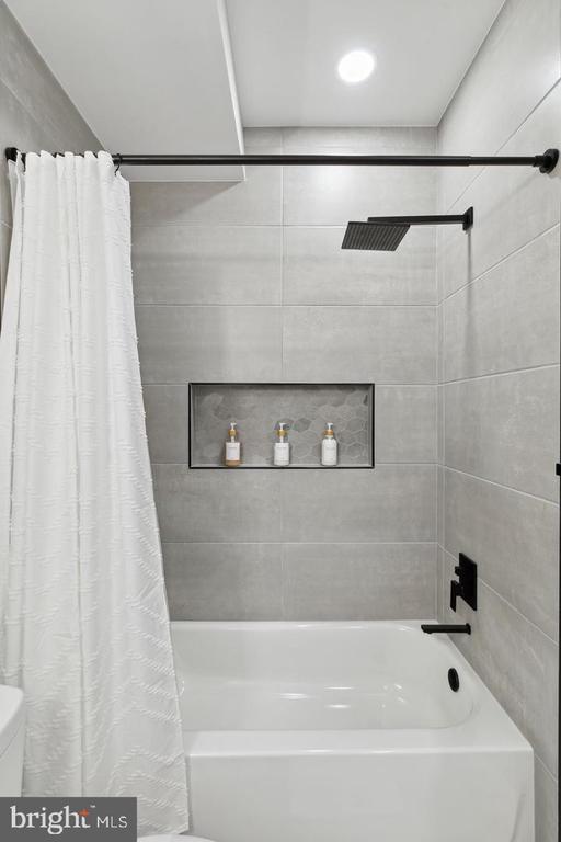 Building Photo - 36 Evergreen Ln