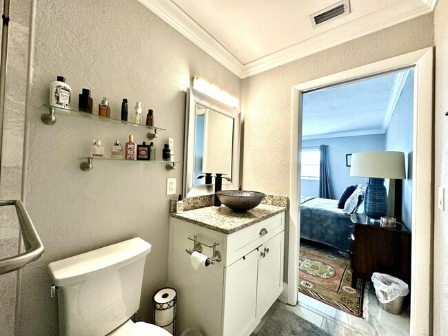 Building Photo - 2638 Gately Dr E