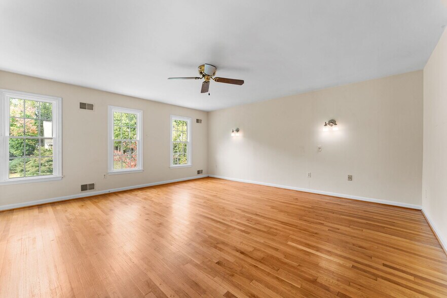 Scones set for your king or queen-sized bed! - 9 Snug Hill Ct