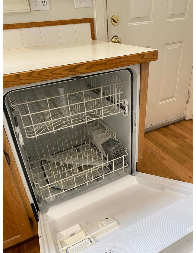 Dishwasher - 603 Mathews St