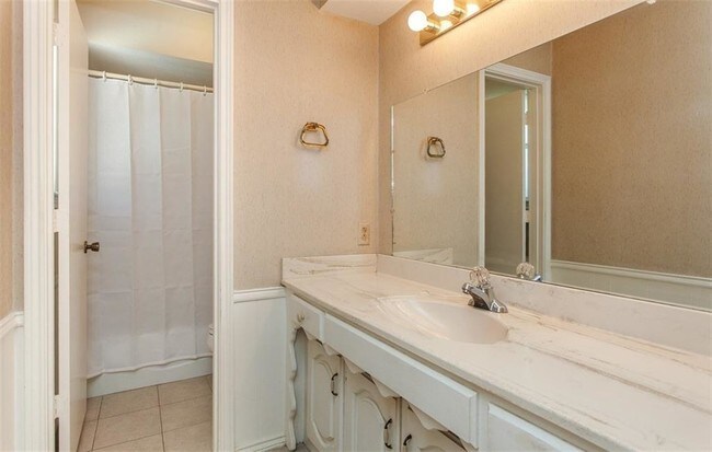 Building Photo - 2121 Stone Creek Dr