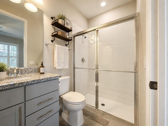Building Photo - 348 SE Courances Dr