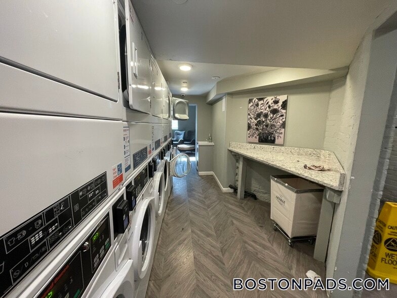 Building Photo - 16-20 Westland Ave.