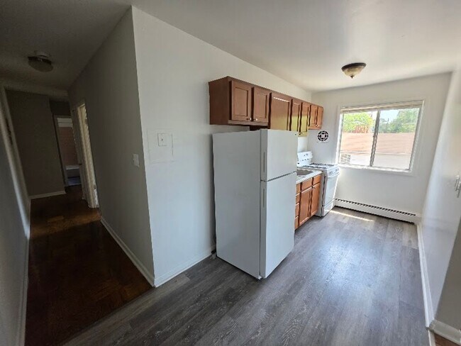 Interior Photo - 4340 SHERIFF RD NE