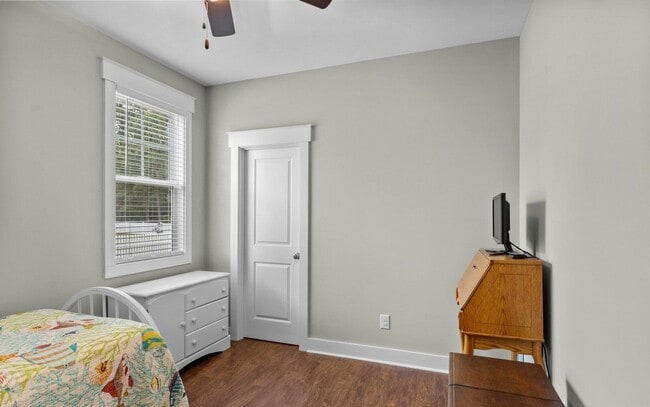 Building Photo - 112 Meadowbrook Ct