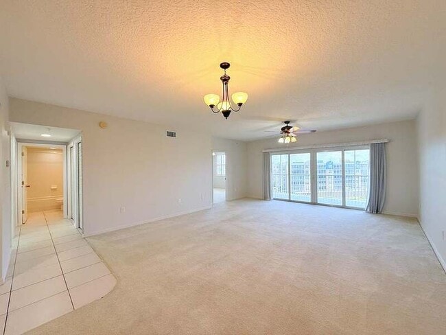 Building Photo - 1200 Country Club Dr