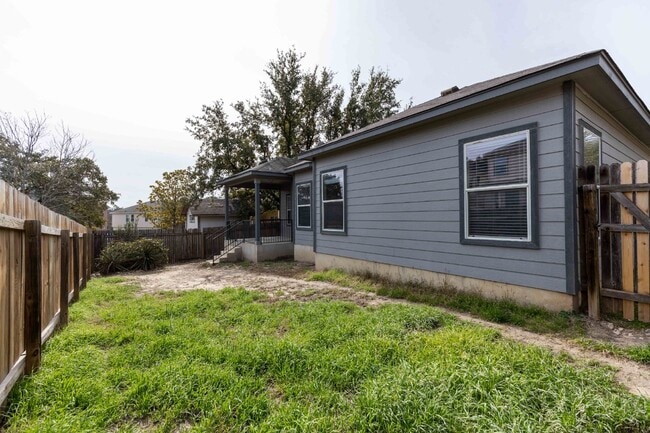 Building Photo - 906 Ashbury Bluff