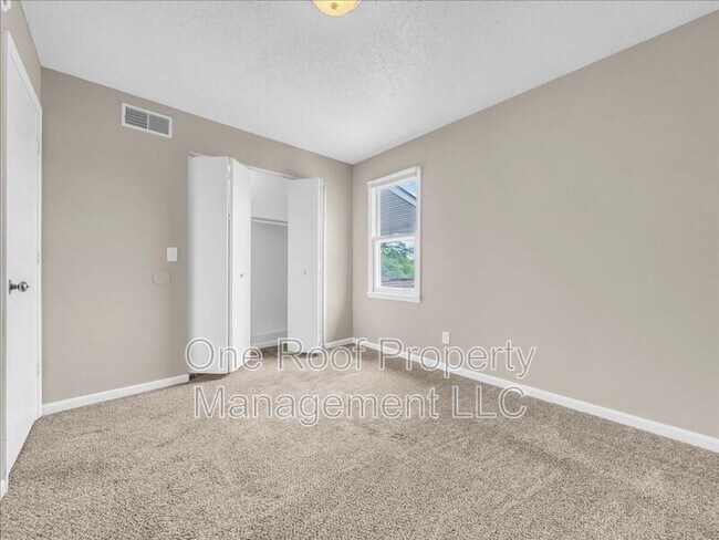 Building Photo - 1909 Chateau Dr