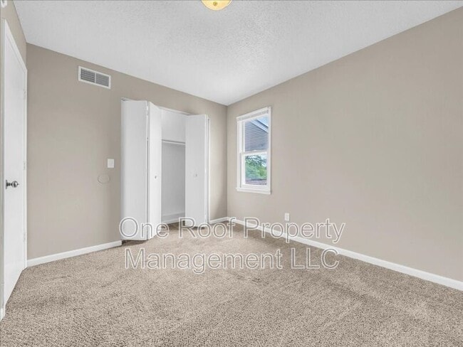 Building Photo - 2000 Chateau Dr