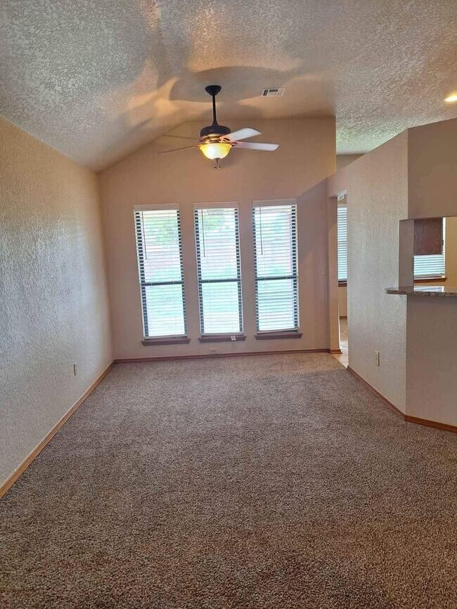 Building Photo - 1701 Pinnacle Ln