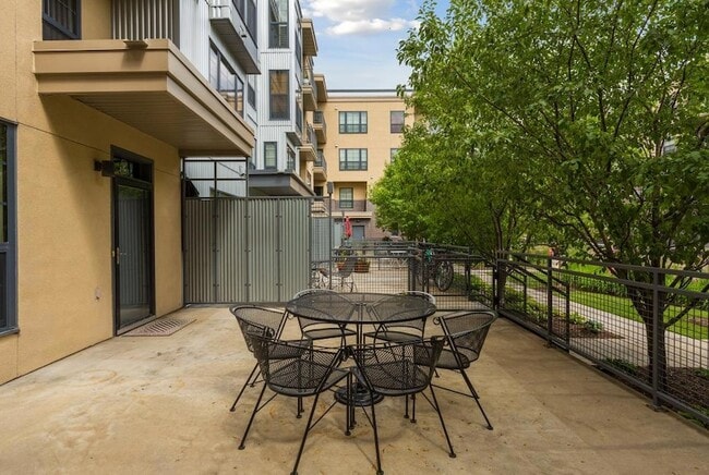 Building Photo - 2566 Ellis Ave