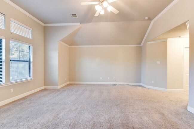 Building Photo - Beautiful Home Right on Durham Drive!