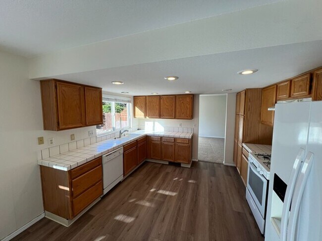 Building Photo -  Refreshed Four Bedroom House near Sliv...