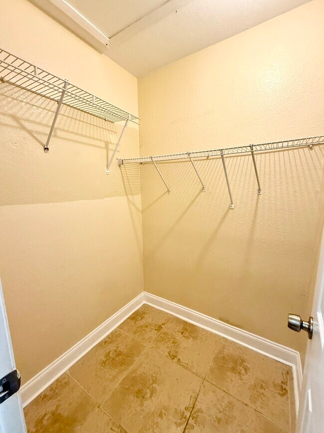 Building Photo - 455 Alt 19