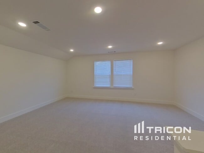 Building Photo - 65 Mayhaw Pt