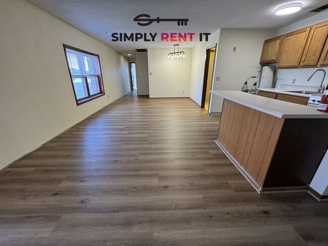 Building Photo - Renovated 2 bedroom, Story City