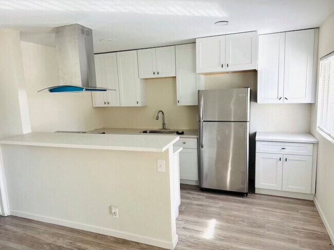 Building Photo - Bahama Palms, Newly Renovated 650 Sq Ft  1-Bedroom Riverside Retreat!