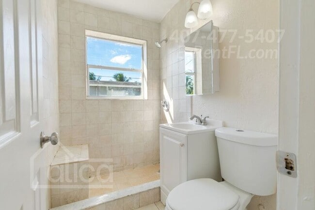 Building Photo - 544 19th St