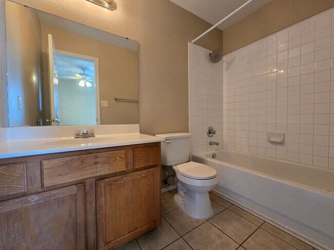 Building Photo - SECTION 8/HUD ACCEPTED - AVAILABLE NOW!