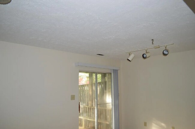 Building Photo - 3127 Forest Run Dr