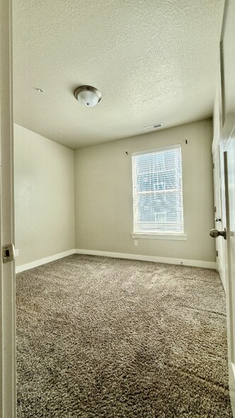 Building Photo - 14654 Bloom Dr