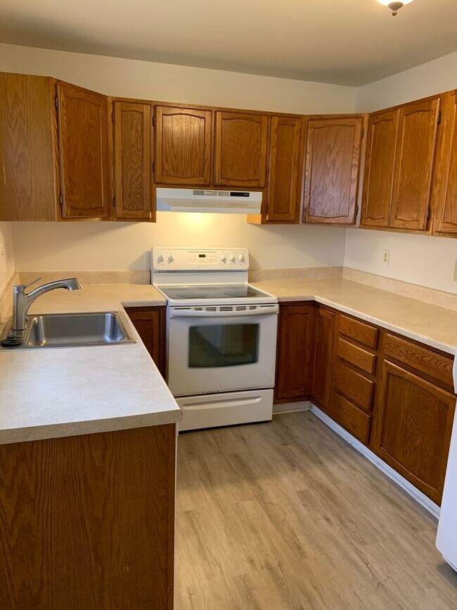 Building Photo - 126 Kings Mill Dr