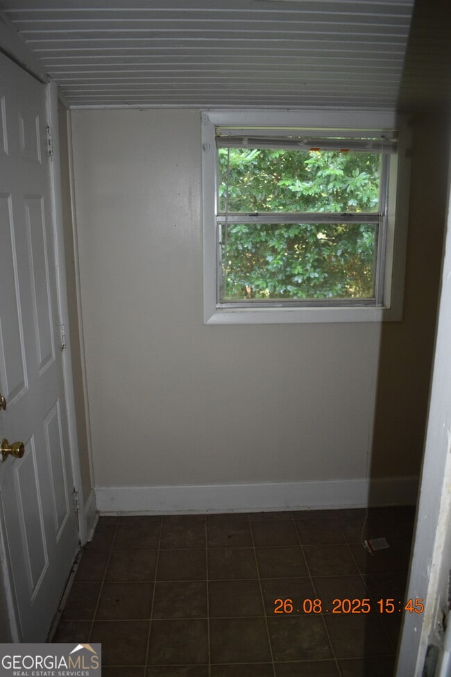 Building Photo - 2117 Ingleside Ave