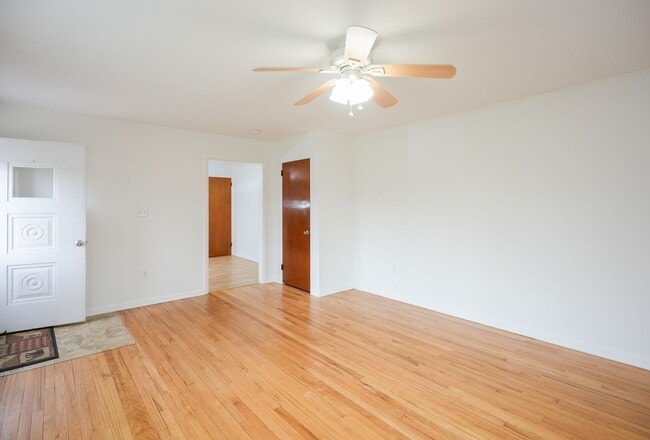 Building Photo - 2305 River Rd