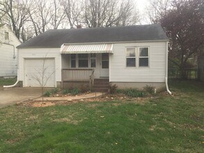 Building Photo - Cute 2 bedroom home for only $895 in conve...