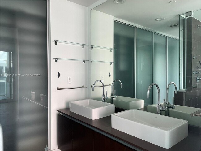 Building Photo - 1040 Biscayne Blvd