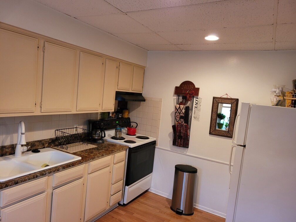 Building Photo - 95 9.5 South Washington Apatment 1