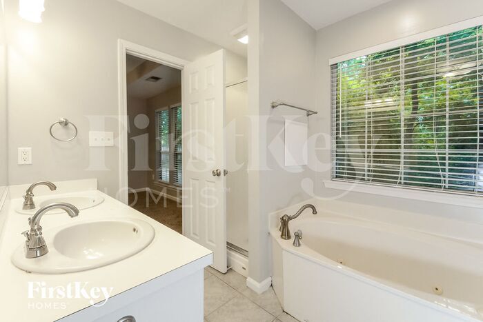 Building Photo - 501 Baronne St