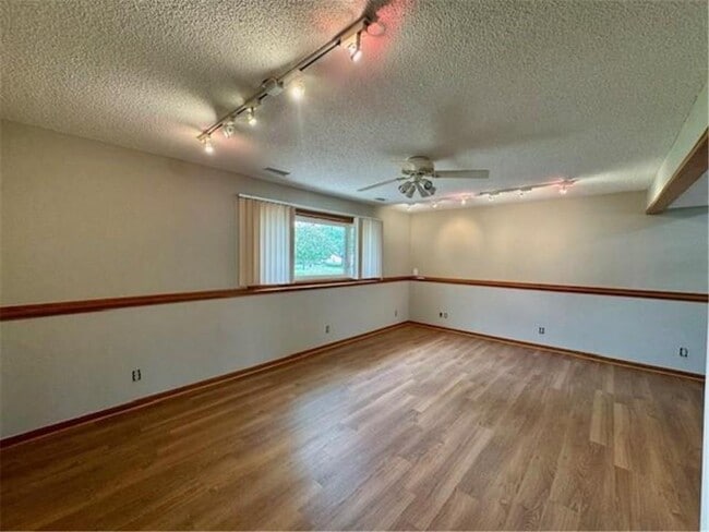 Building Photo - 1327 Windcrest Ave