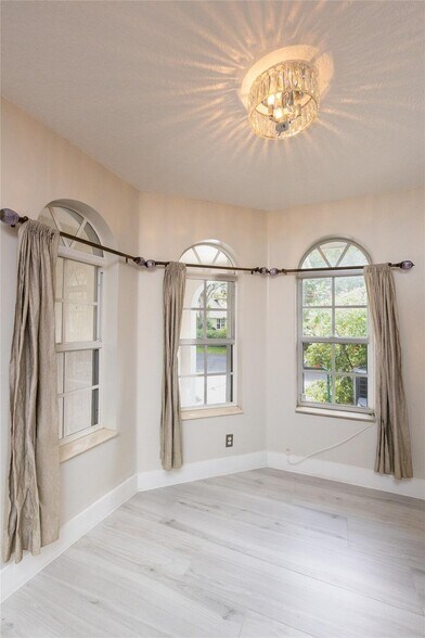 Building Photo - 50 Desford Ln