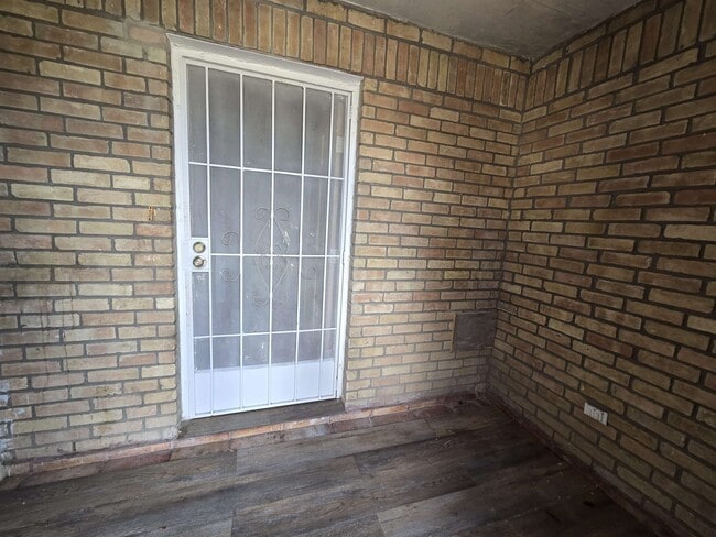 Building Photo - 221 Murcia Dr