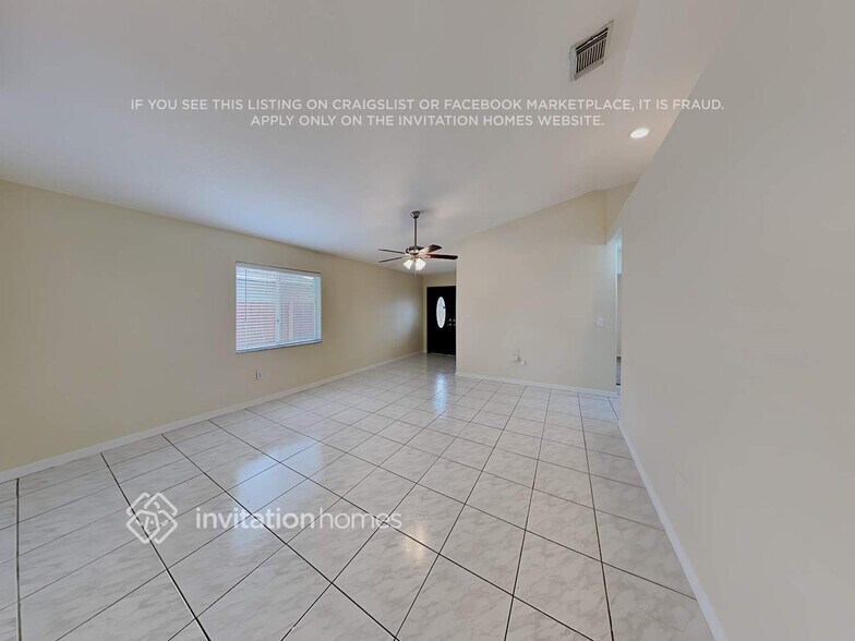 Building Photo - 10121 NW 127th Terrace
